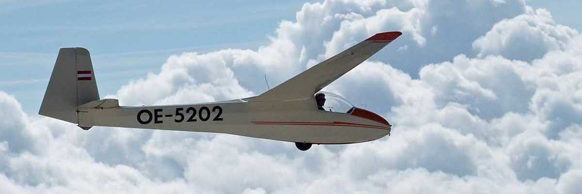 Flugwegposition um 13:37:01: Aufgenommen in der Nähe von Gemeinde Klaus an der Pyhrnbahn, Österreich in 2821 Meter